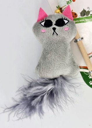 Yarro | Zabawka dla kota | Wędka z pluszowym kotkiem i piórkami na gumce 35cm